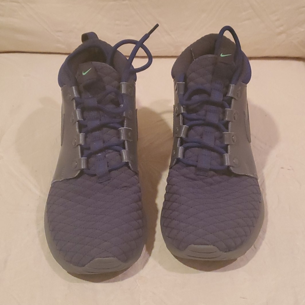 Like new waterproof sneakers